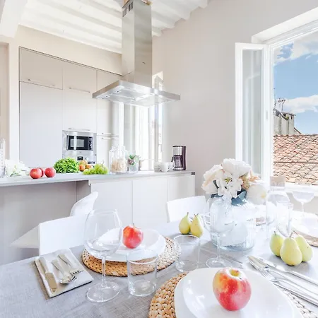 The White Penthouse * Lucca