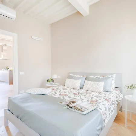Apartment The White Penthouse Lucca