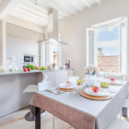 The White Penthouse Apartment Lucca